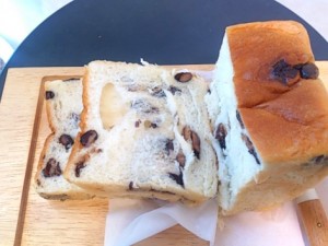 近又　黒豆食パン